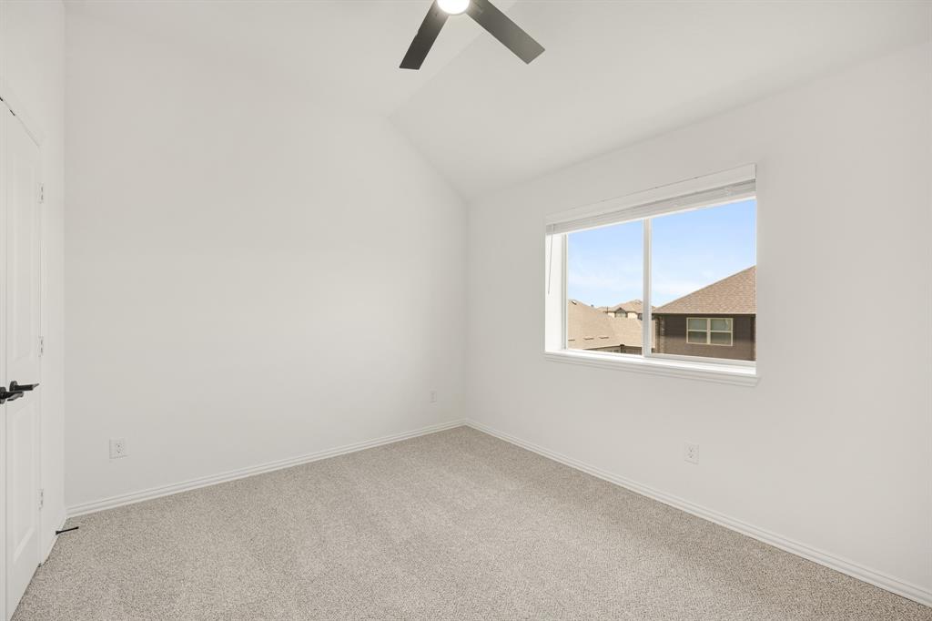 917 Greenleaf Court Property Photo 31