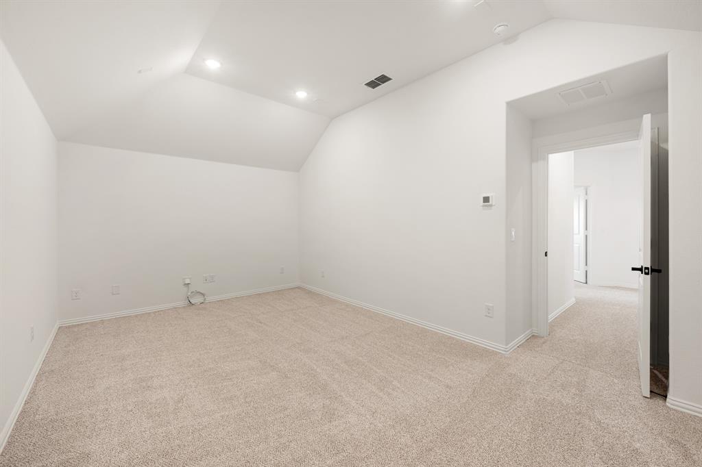 917 Greenleaf Court Property Photo 34