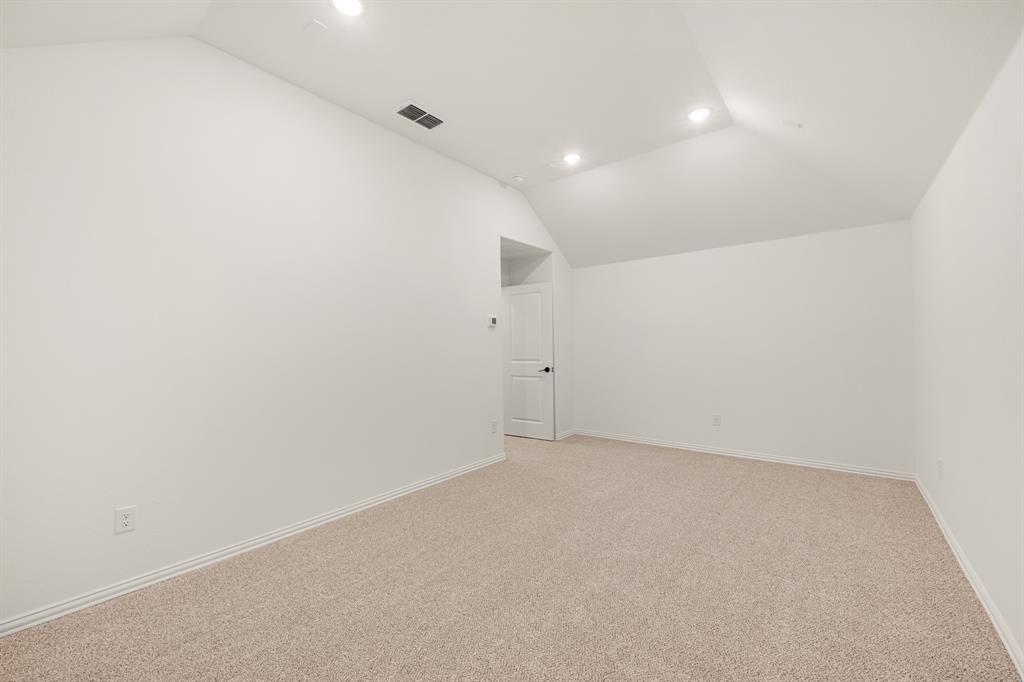 917 Greenleaf Court Property Photo 35