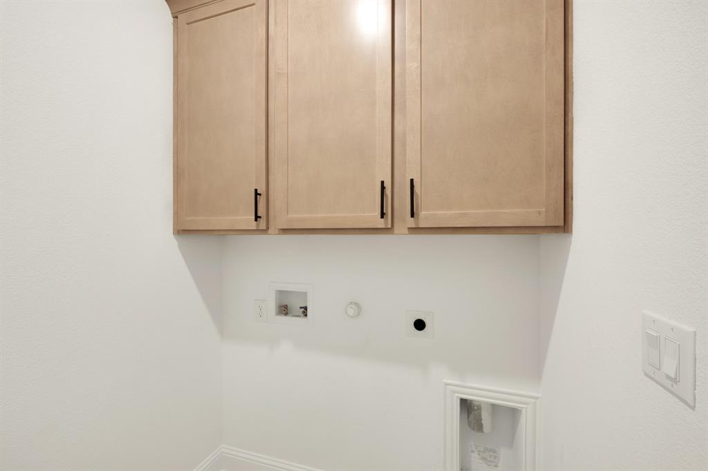917 Greenleaf Court Property Photo 36