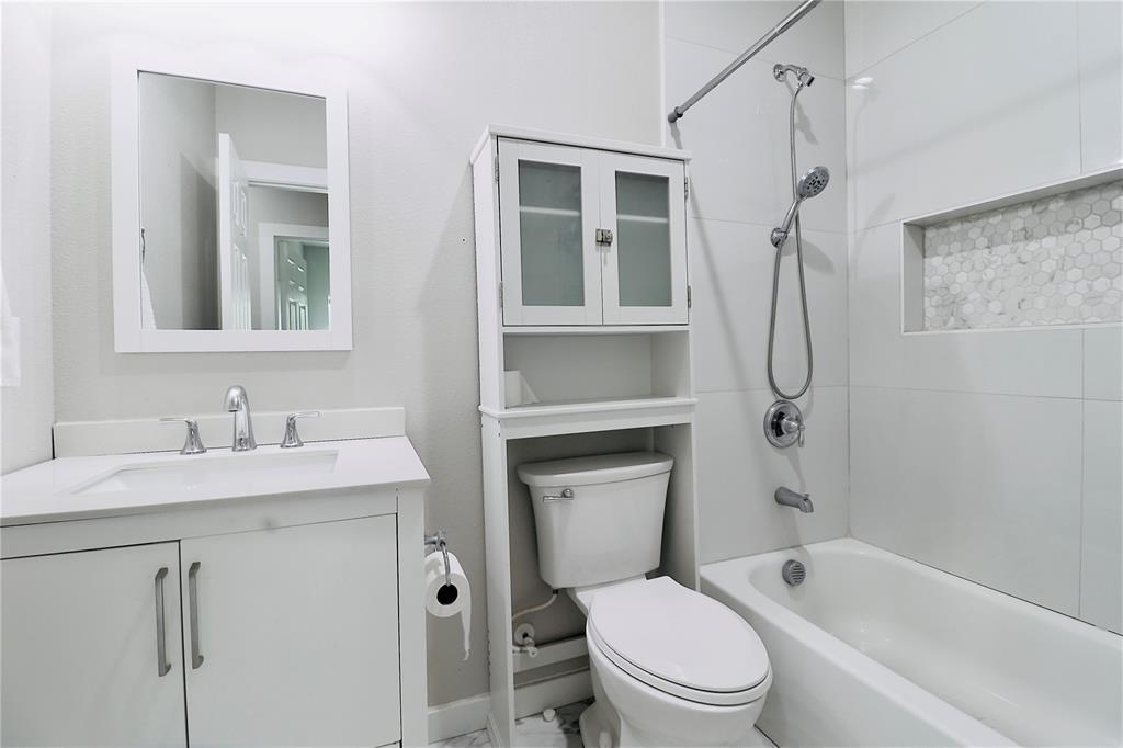 1000 N Spring Street Property Photo 11