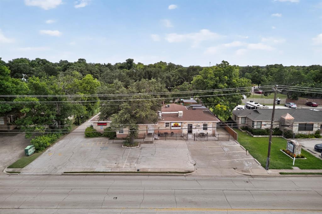 7224 Glenview Drive Property Photo 4