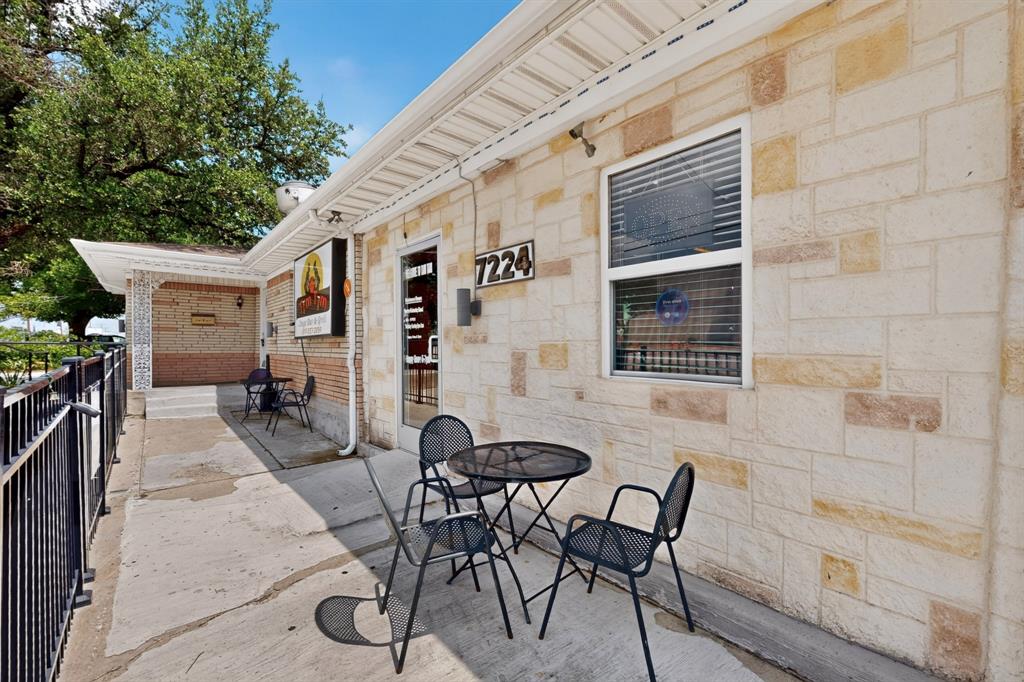 7224 Glenview Drive Property Photo 8