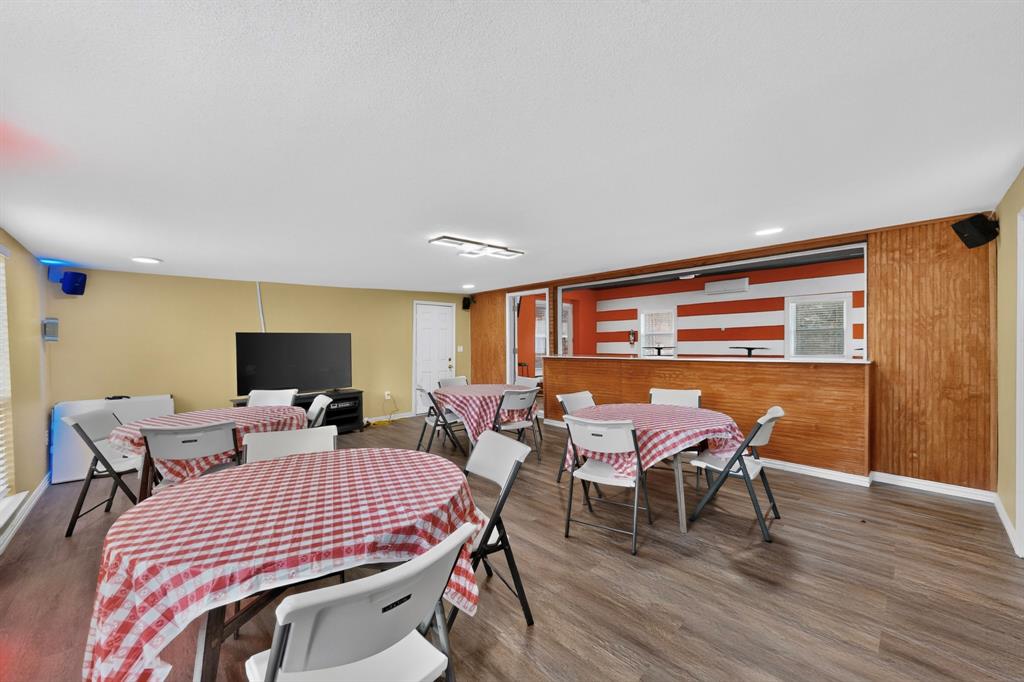 7224 Glenview Drive Property Photo 11