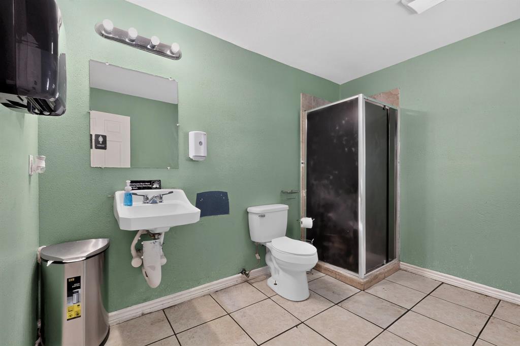 7224 Glenview Drive Property Photo 28
