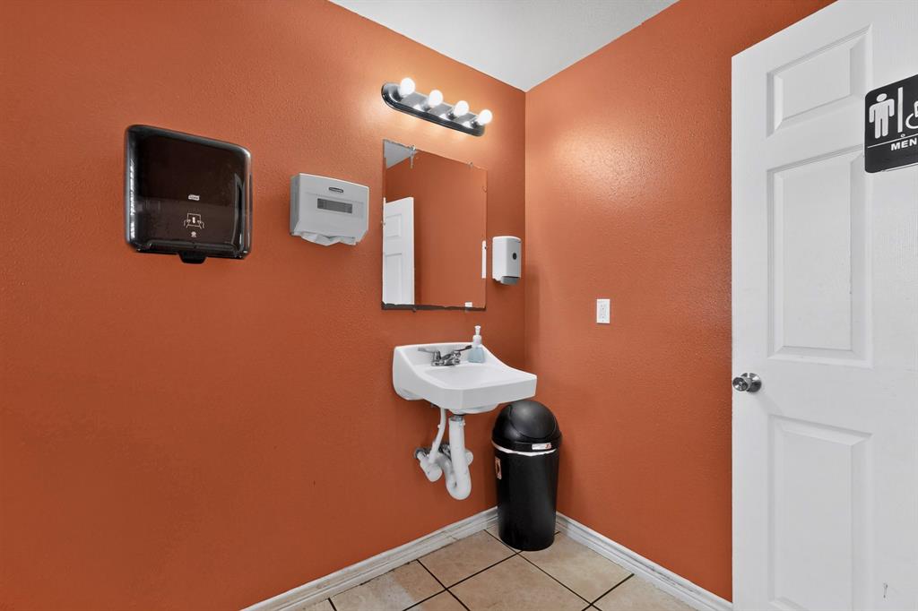 7224 Glenview Drive Property Photo 29