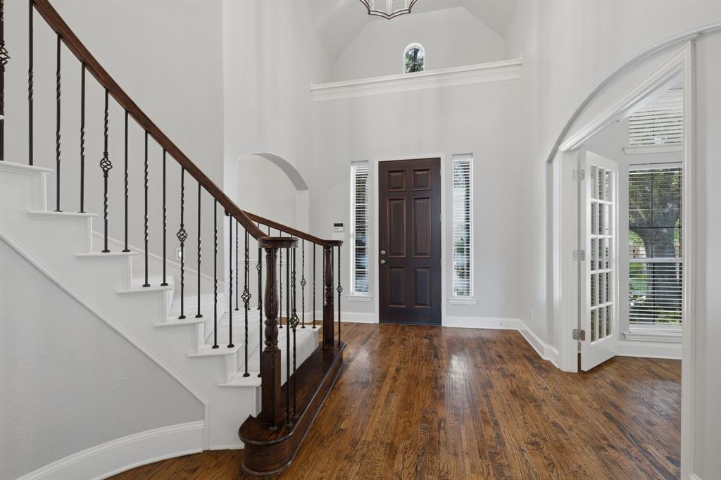 2015 Midhurst Drive Property Photo 5