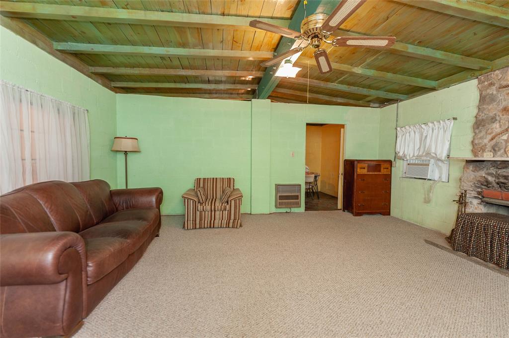 137 Center Loop Property Photo 2