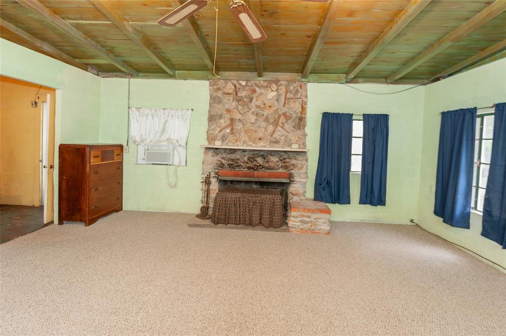 137 Center Loop Property Photo 16