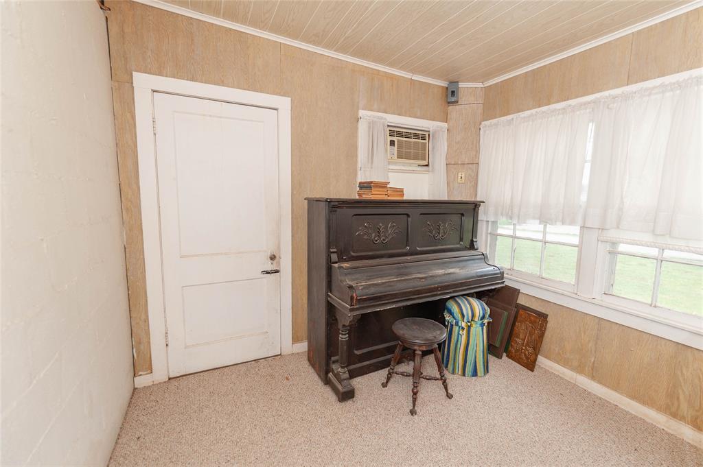 137 Center Loop Property Photo 18