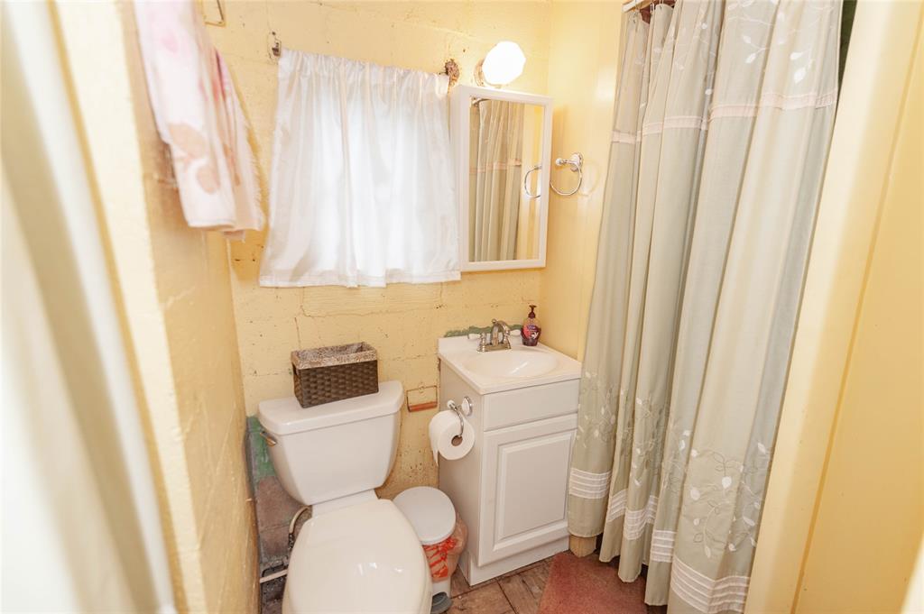 137 Center Loop Property Photo 21
