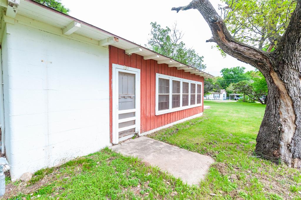 137 Center Loop Property Photo 30