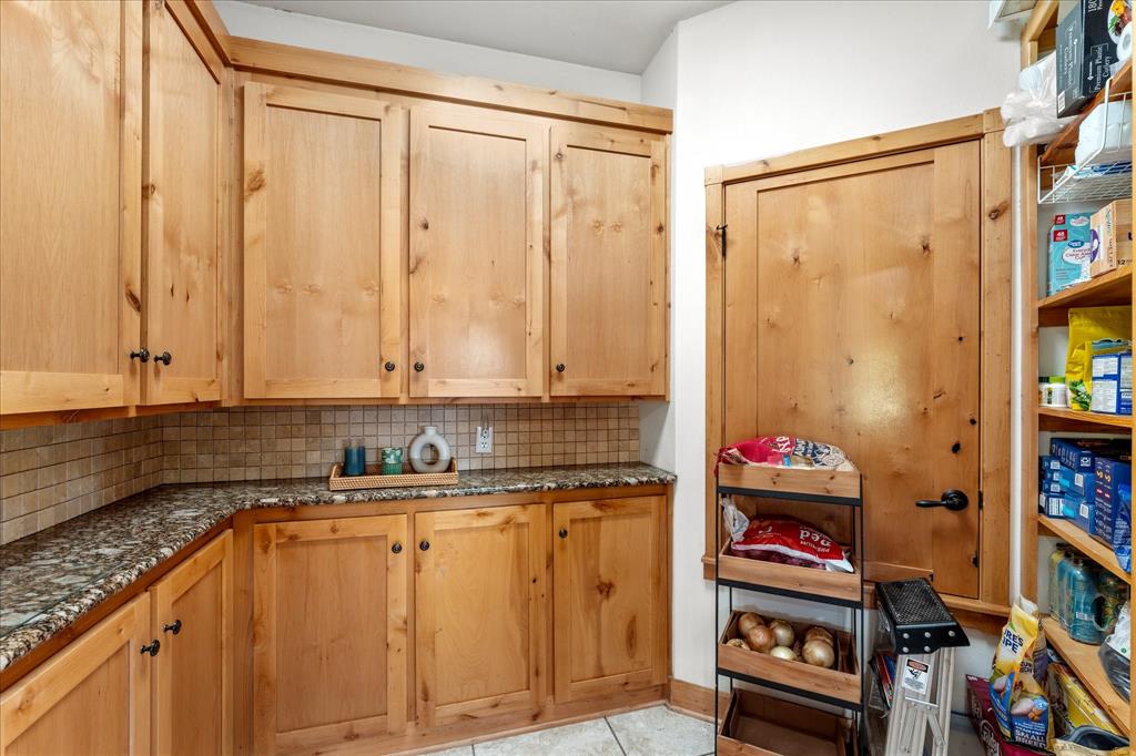 390 County Road 1573 Property Photo 15