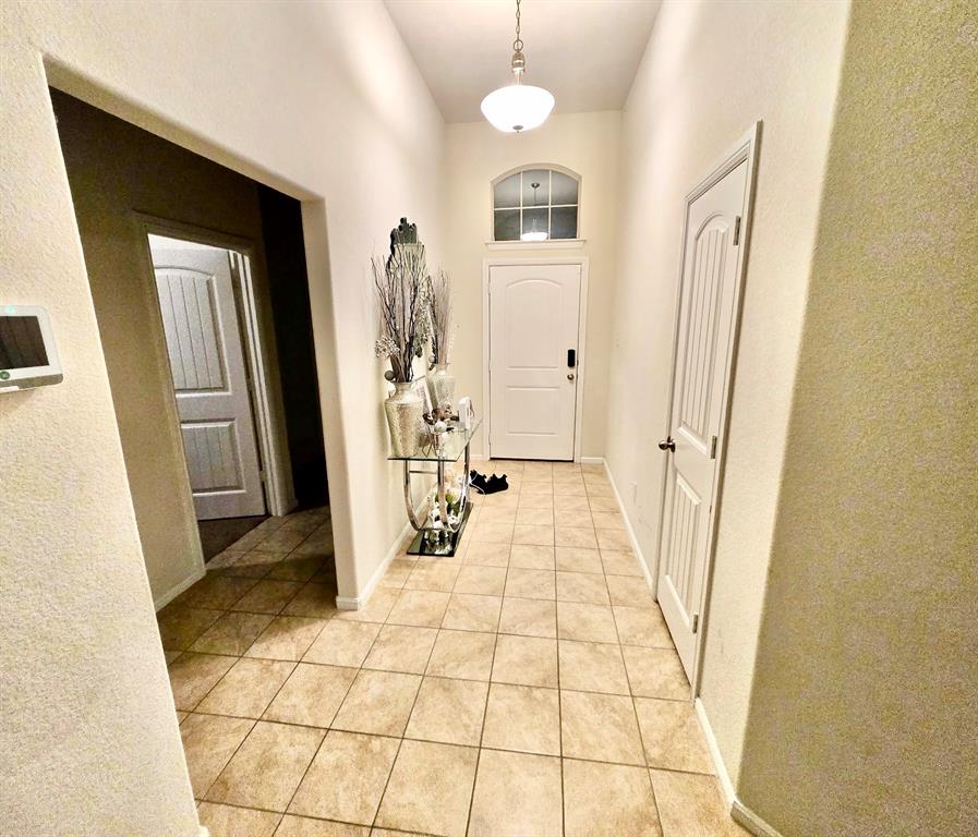 905 Walls Boulevard Property Photo 2