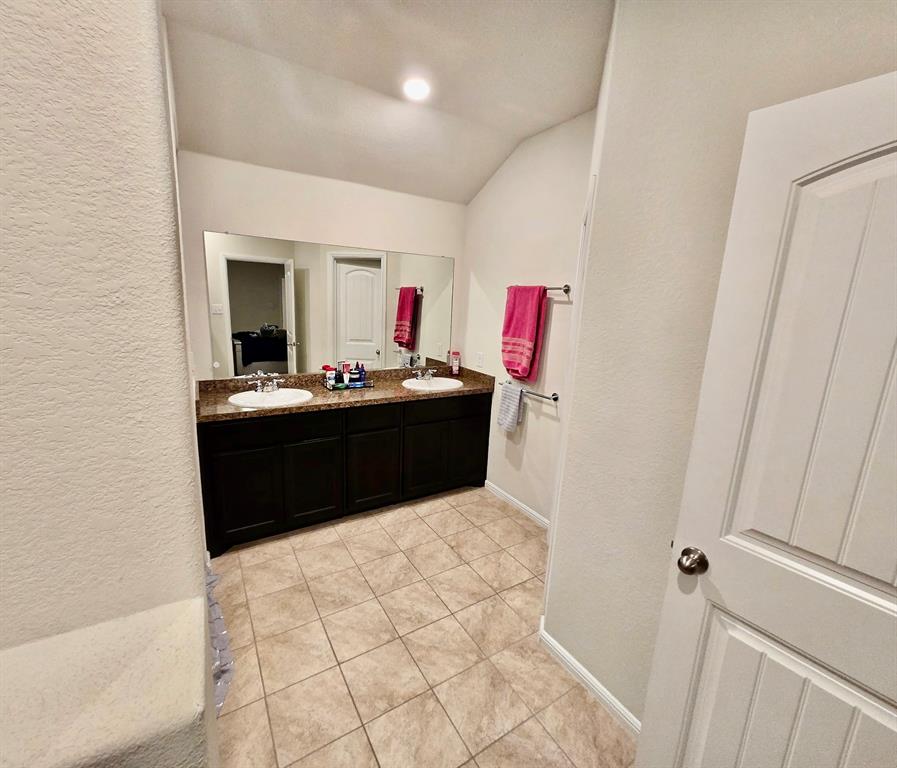905 Walls Boulevard Property Photo 10