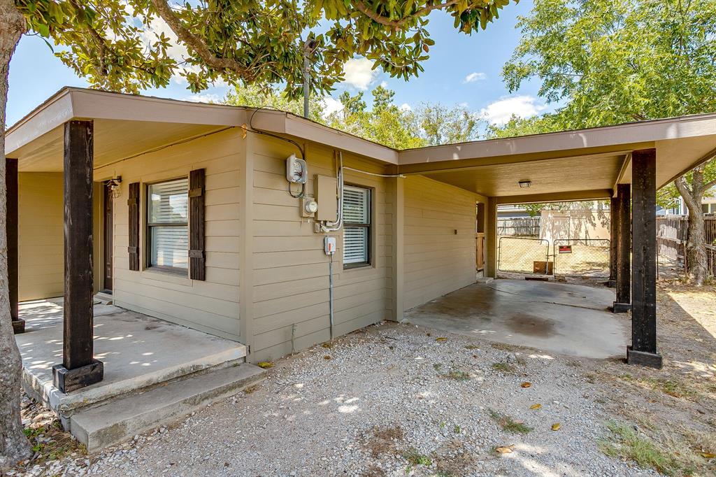913 Jameson Street Property Photo 3