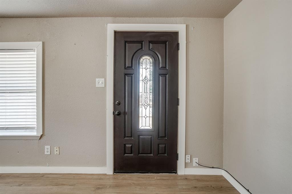 913 Jameson Street Property Photo 5