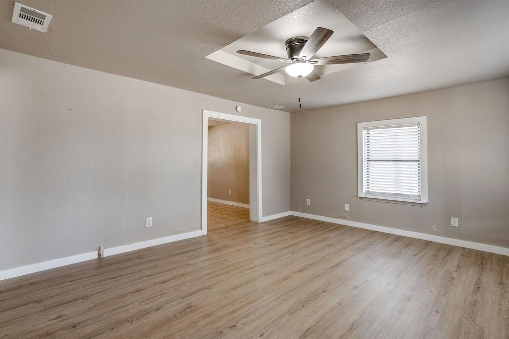 913 Jameson Street Property Photo 6
