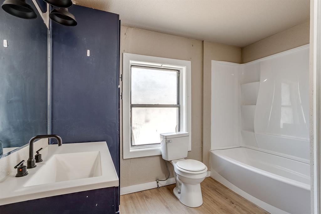 913 Jameson Street Property Photo 23