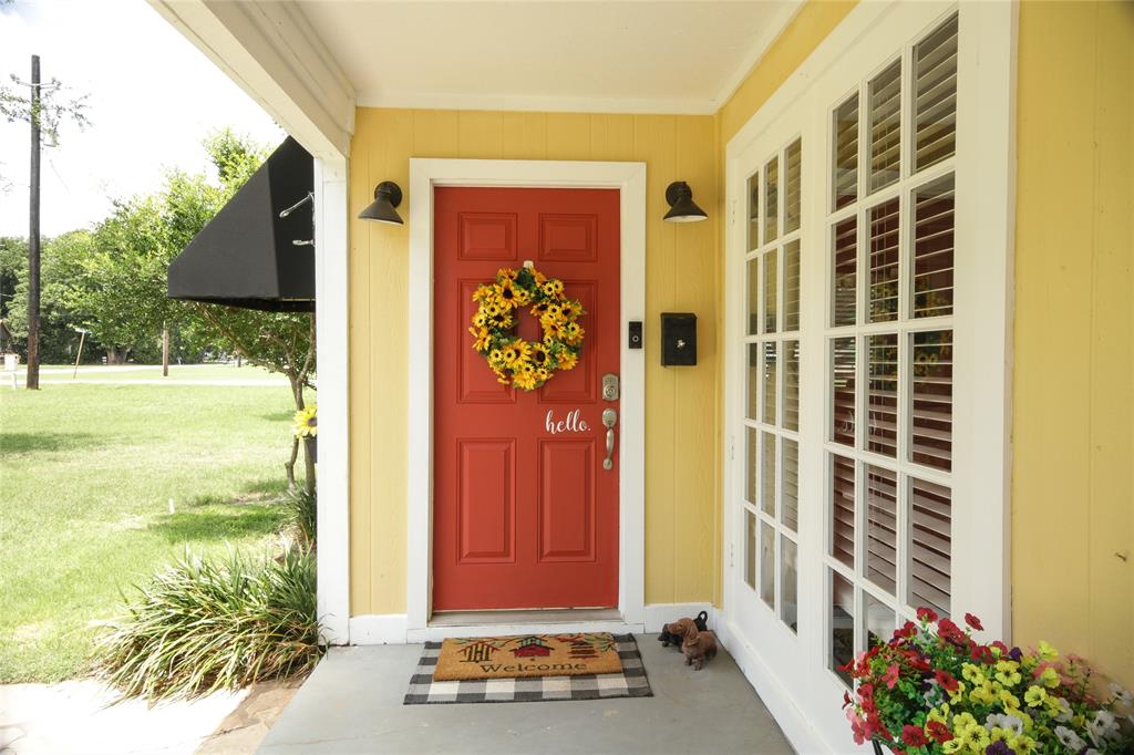 367 Hillcroft Drive Property Photo 3