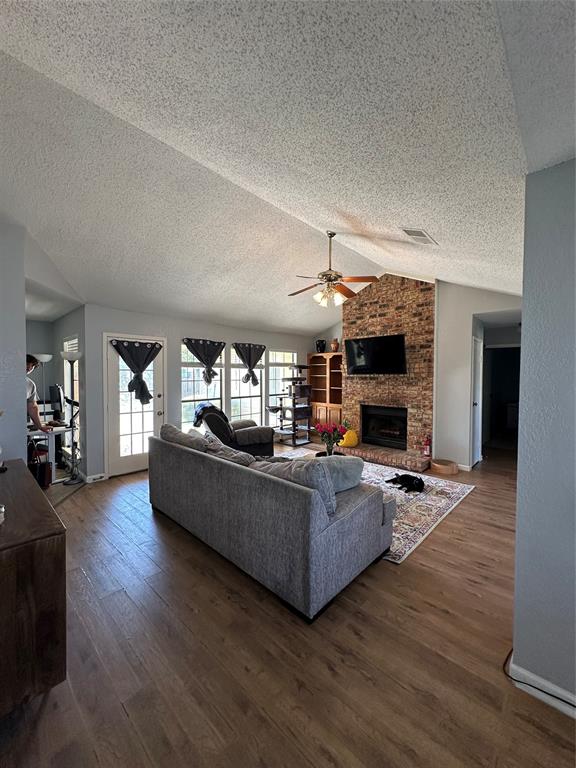 884 Bitternut Drive Property Photo 3