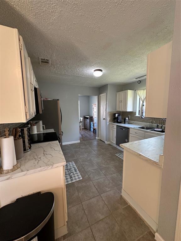 884 Bitternut Drive Property Photo 4