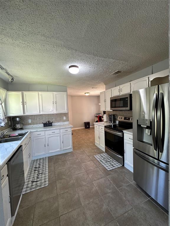 884 Bitternut Drive Property Photo 5