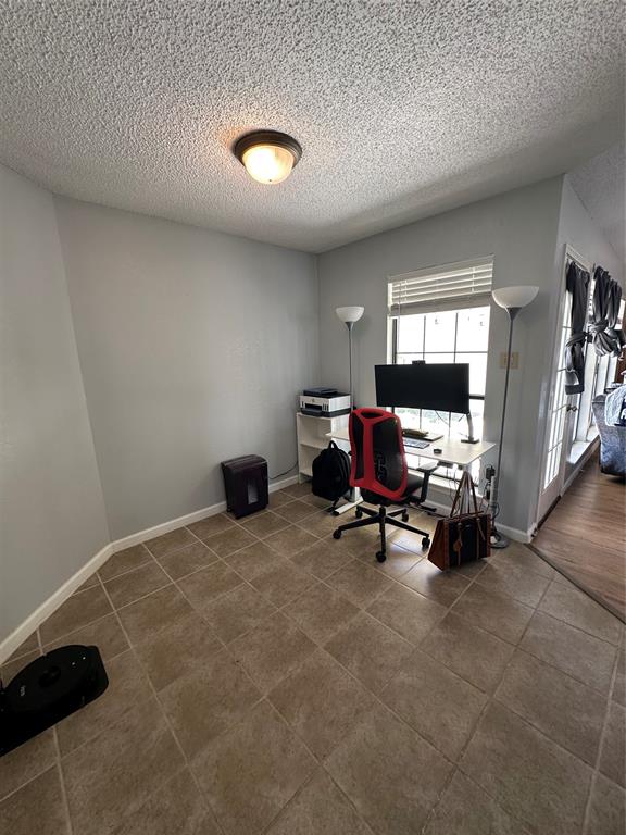 884 Bitternut Drive Property Photo 6