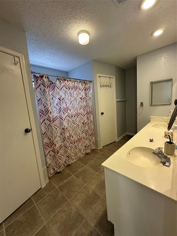 884 Bitternut Drive Property Photo 10