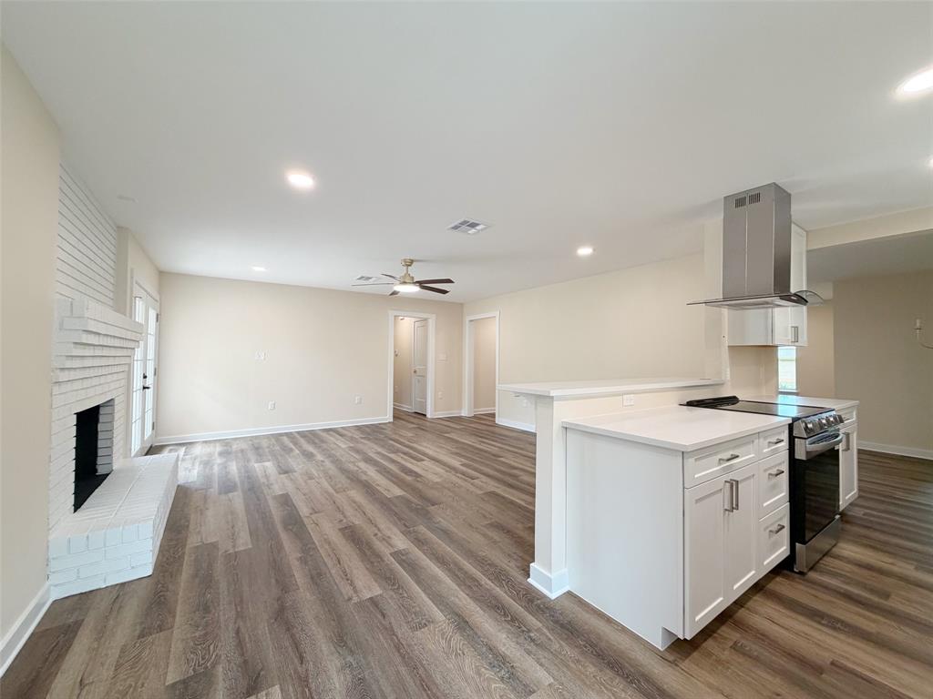 4909 Loch Lomond Drive Property Photo 4
