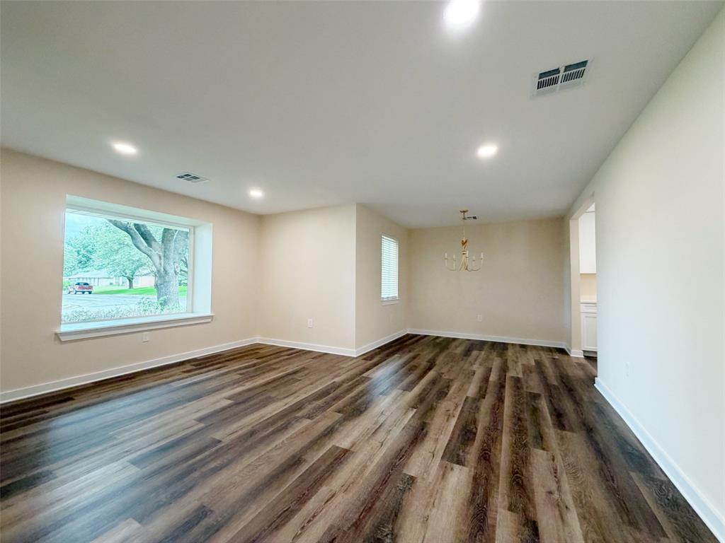 4909 Loch Lomond Drive Property Photo 5