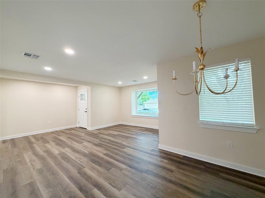 4909 Loch Lomond Drive Property Photo 6