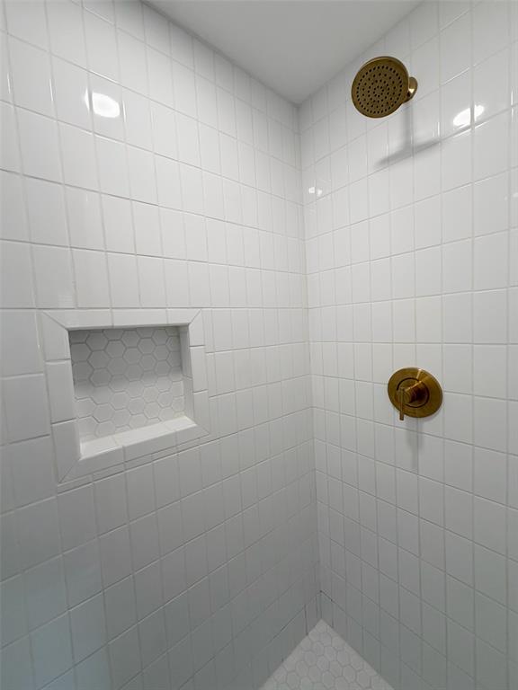 4909 Loch Lomond Drive Property Photo 11