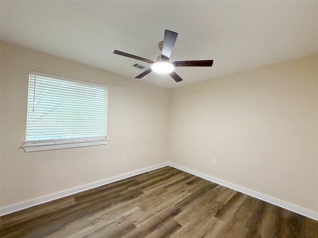 4909 Loch Lomond Drive Property Photo 12