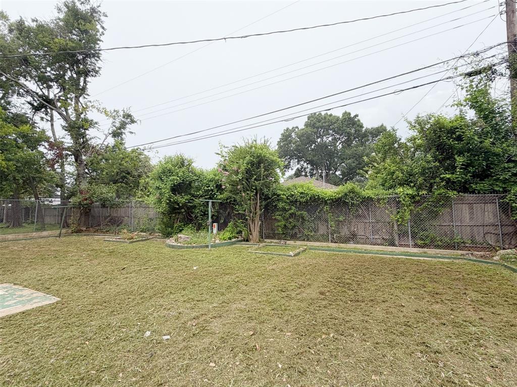 4909 Loch Lomond Drive Property Photo 18