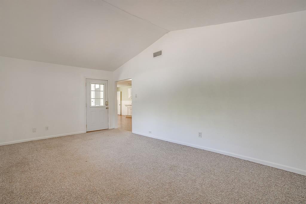 302 Case Street Property Photo 2