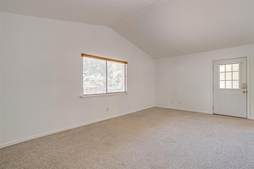 302 Case Street Property Photo 3
