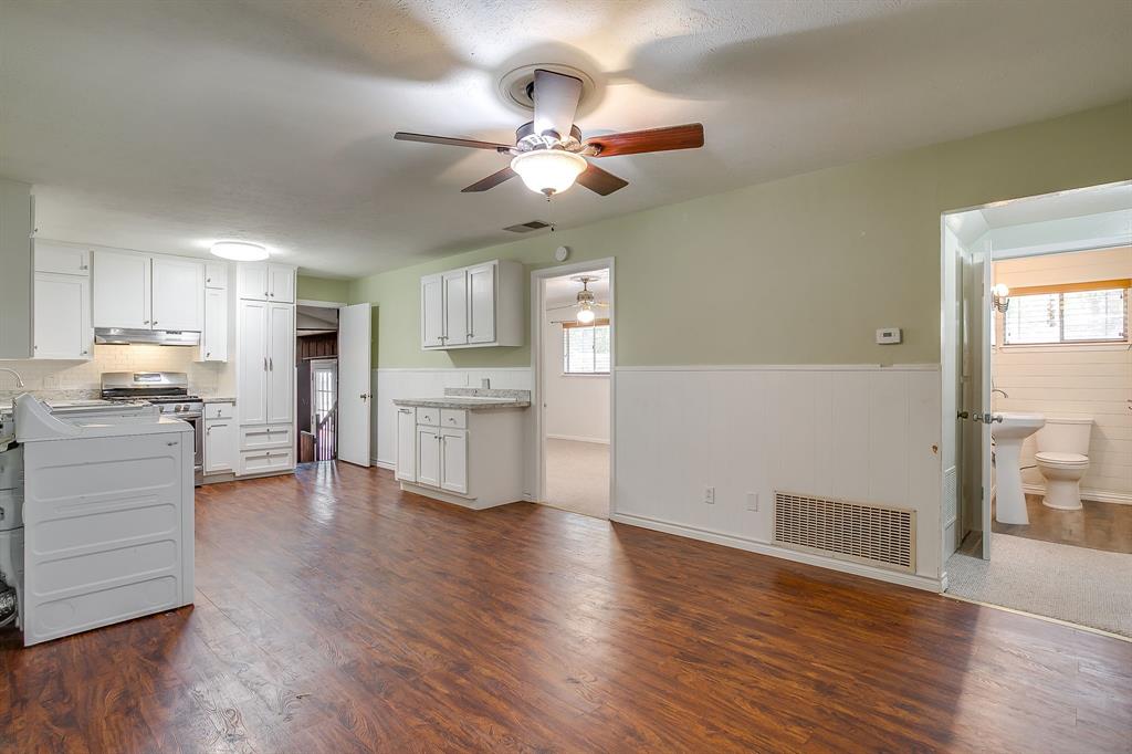 302 Case Street Property Photo 4