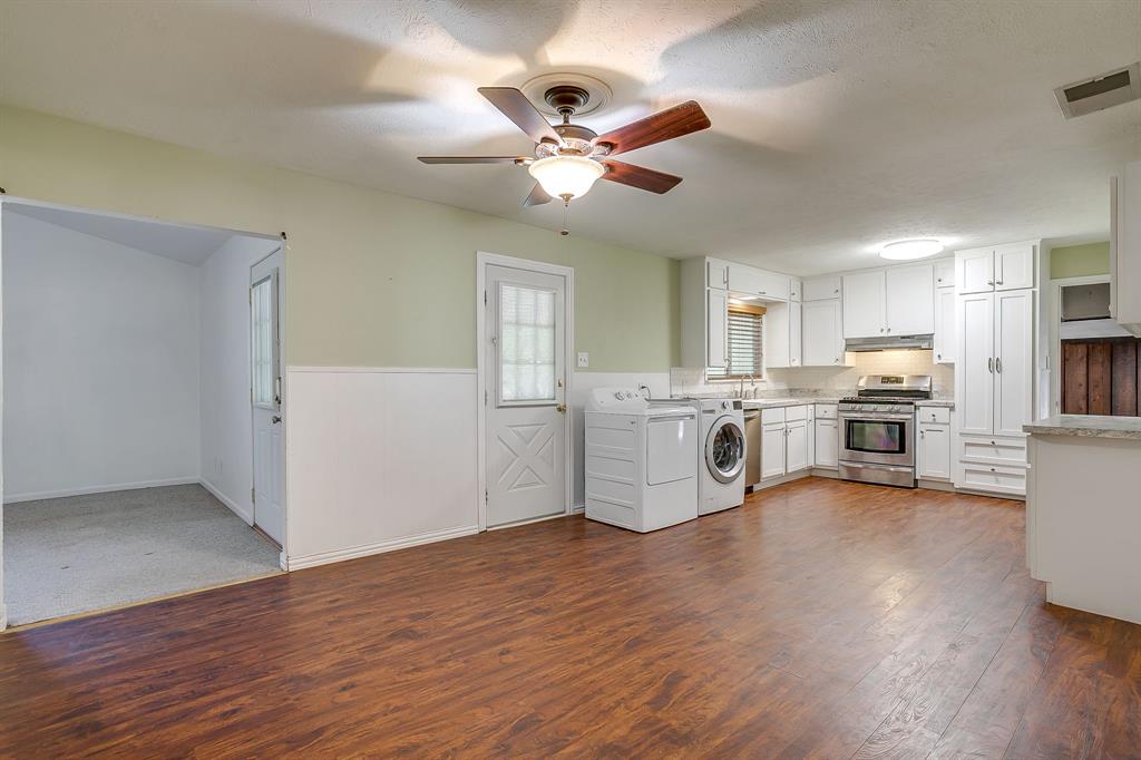 302 Case Street Property Photo 7