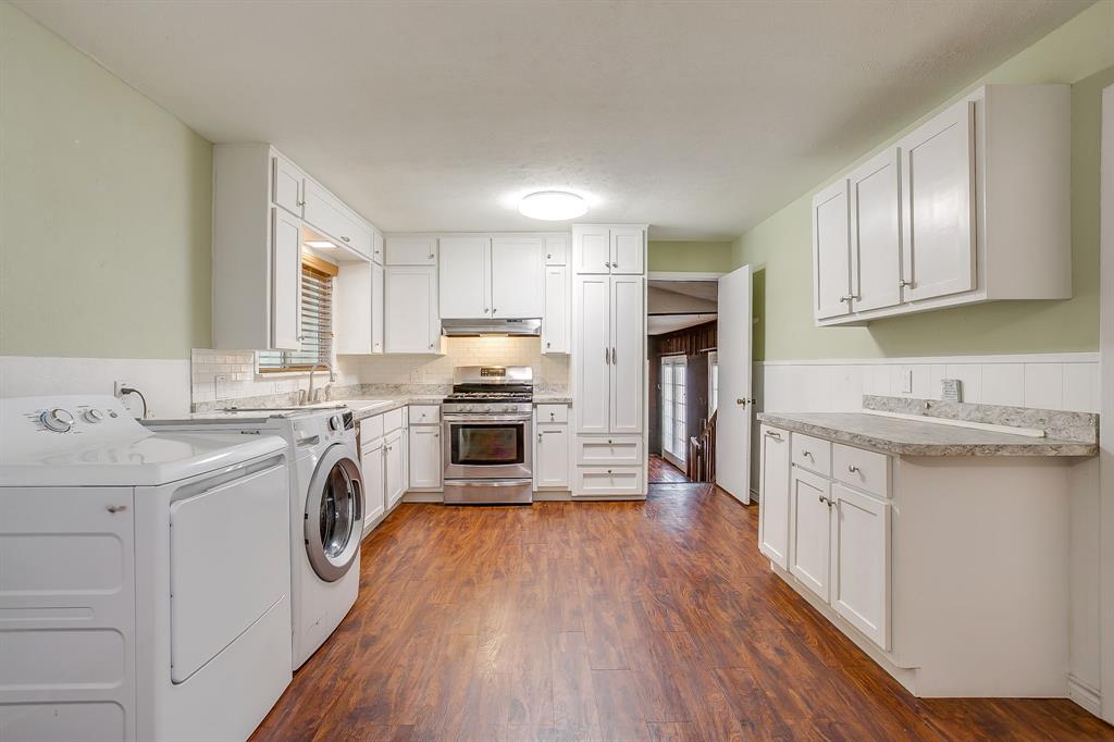 302 Case Street Property Photo 9