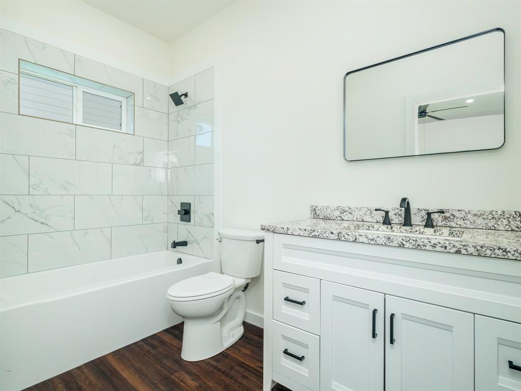 2906 Avenue D Property Photo 5