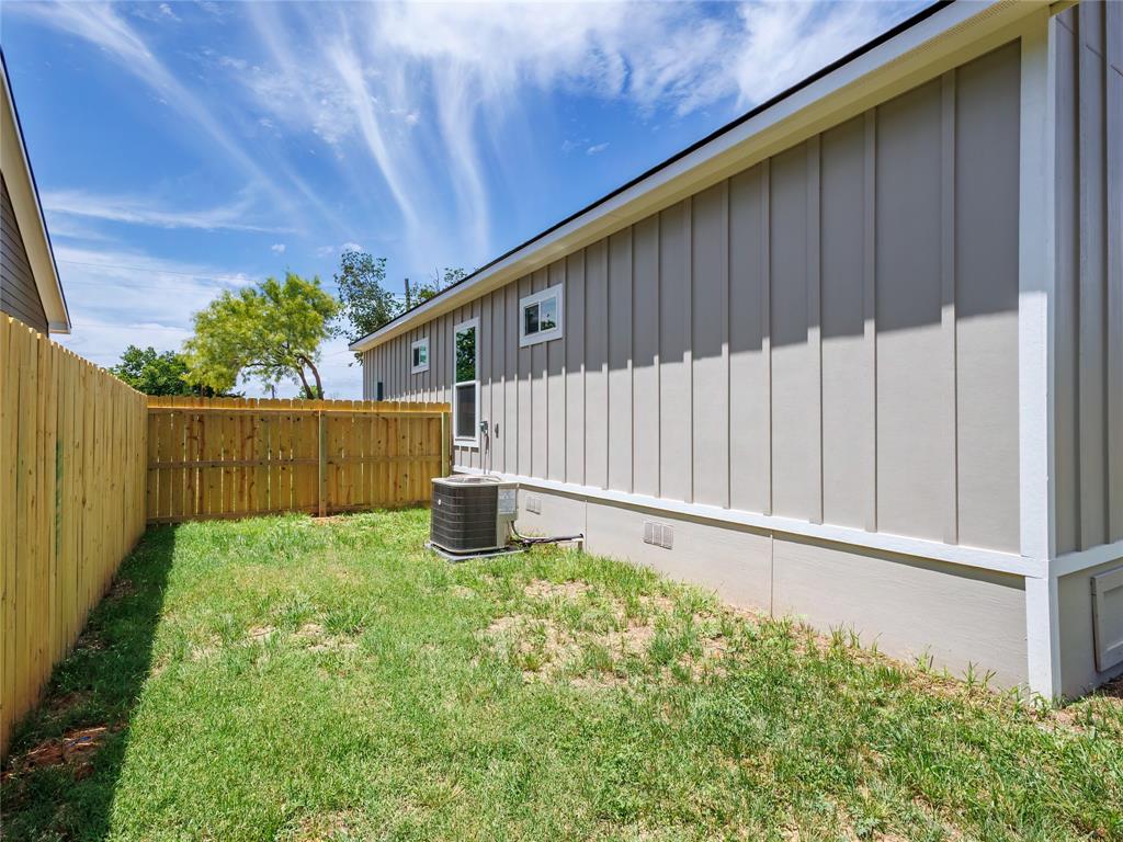 2902 Avenue D Property Photo 12