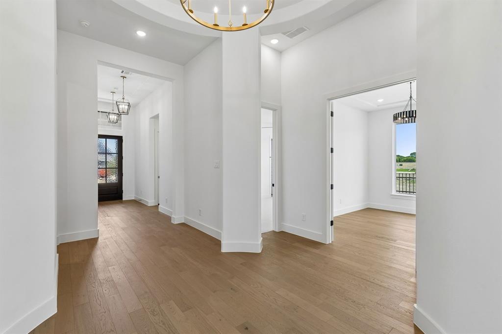 1905 Golden Gate Way Property Photo 4