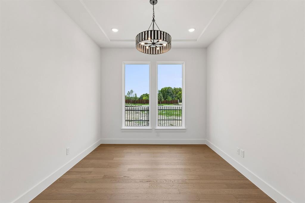 1905 Golden Gate Way Property Photo 6