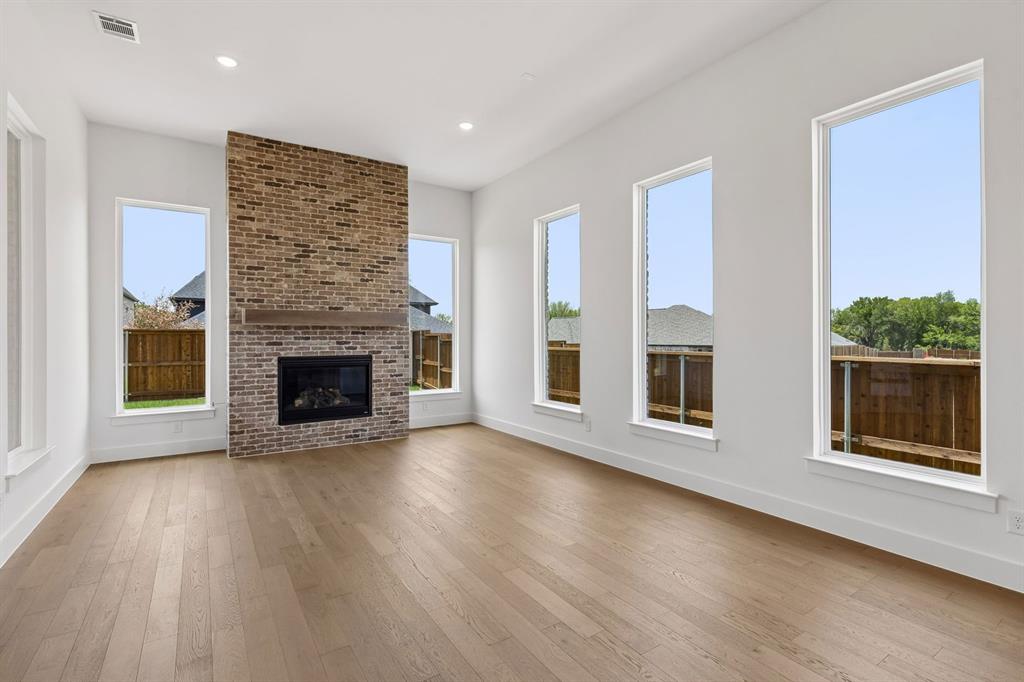1905 Golden Gate Way Property Photo 16