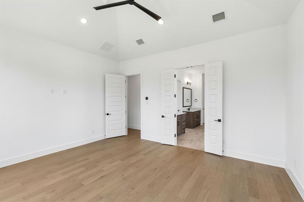1905 Golden Gate Way Property Photo 18