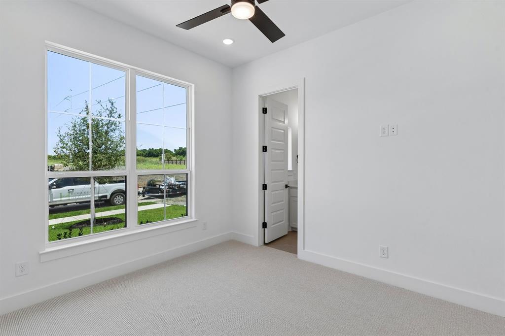 1905 Golden Gate Way Property Photo 28