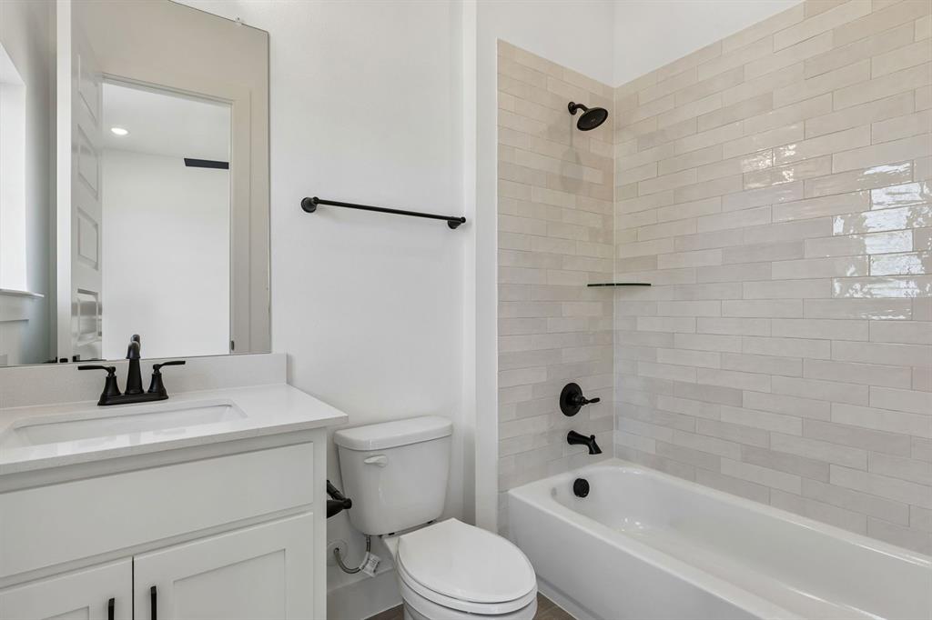 1905 Golden Gate Way Property Photo 29