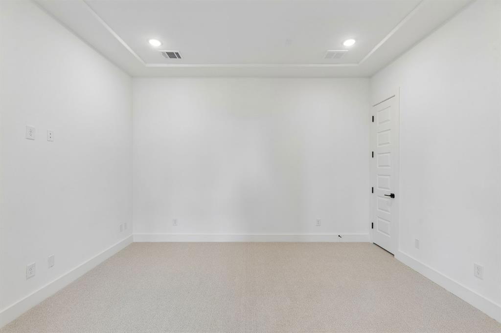1905 Golden Gate Way Property Photo 31