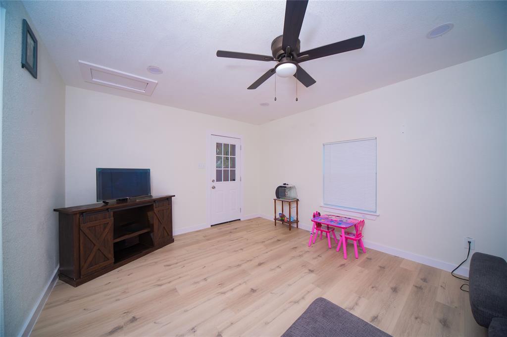 107 W Purdom Avenue Property Photo 6
